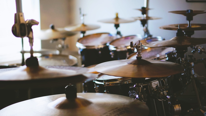 cymbals, set, art, absence, musician, musical equipment, drum kit, 5K, focus on foreground, no people, drum, arts culture and entertainment, musical instrument