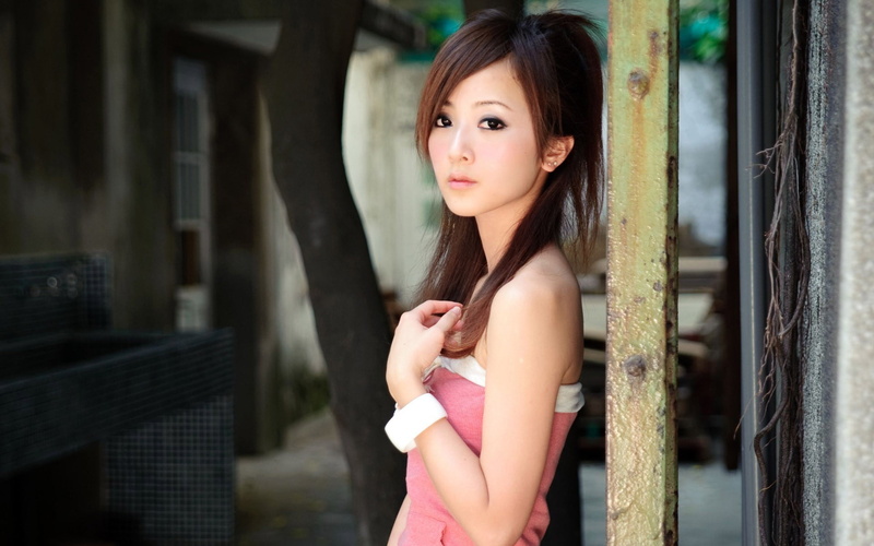 beauty, long hair, fashion, focus on foreground, brown hair, one person, looking, hair, 1080P, young adult, contemplation, model, hairstyle, outdoors