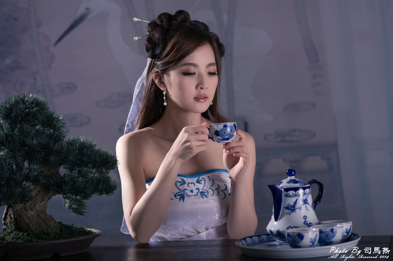 young adult, lifestyles, table, Dress, young women, Tea Set, beauty, Models, beautiful woman, holding, Taiwanese, Mikako Zhang Kaijie, leisure activity