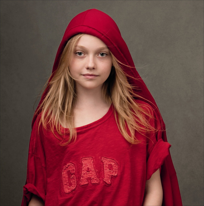 Dakota Fanning, hoods, actress, long hair, standing, gray, hood - clothing, hair, red, gray background, offspring, front view, child, waist up, looking at camera