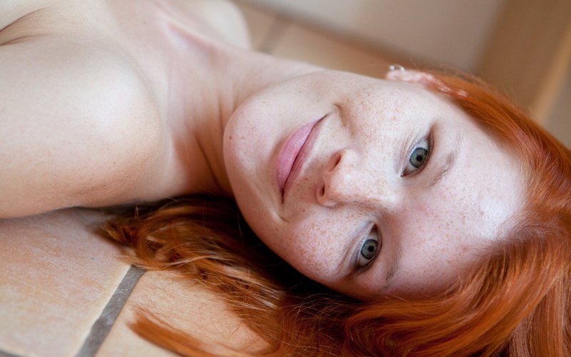 hairstyle, human body part, relaxation, smiling, human hair, young women, one person, beautiful woman, woman, freckles, brown, beauty, Mia Sollis, lying down