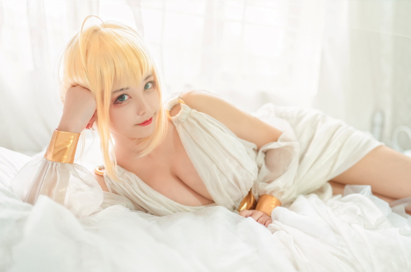 women indoors, 4K, in bed, model, dress, indoors, women, Nero Claudius, asian cosplayer, smiling, white dress, Asian, bangs, looking at viewer, cosplay