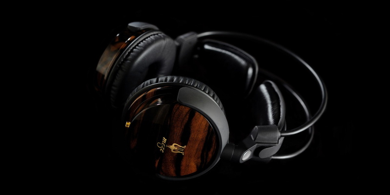 indoors, no people, camera - photographic equipment, still life, arts culture and entertainment, silver colored, headphones, 1080P, black background, table