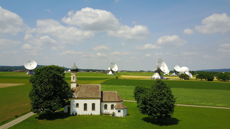cloud - sky, outdoors, nature, radio antenna, earth station, 4K, antennas, sky, green color, tree, chapel, day, building, wave, satellite, architecture