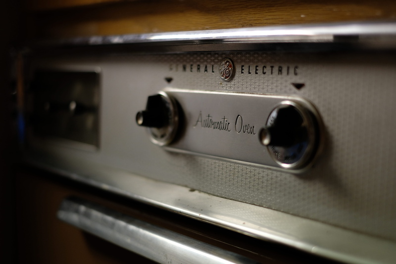 gas stove, noise, vintage, ipod, knob, stove, control, radio wave, connection, toe, tape player, radio, indoors, close-up, electric, microwave, old, 5K