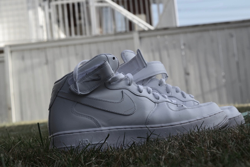 focus on foreground, day, no people, 1080P, nike, absence, personal accessory, nature, grass, air force 1, land, bokeh, selective focus, pair, built structure