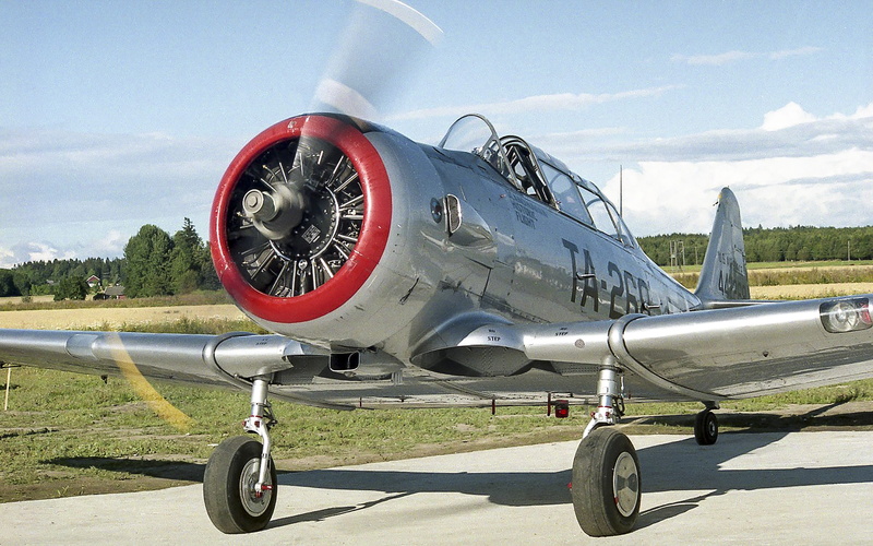 airplane, luxury, history, aircraft wing, no people, sky, the past, air vehicle, stationary, mode of transportation, transportation, jarlsberg airport