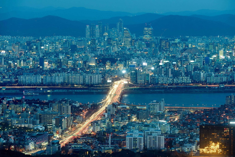 1080P, long exposure, crowded, river, outdoors, financial district, illuminated, skyscraper, office building exterior, nature, city life, high angle view
