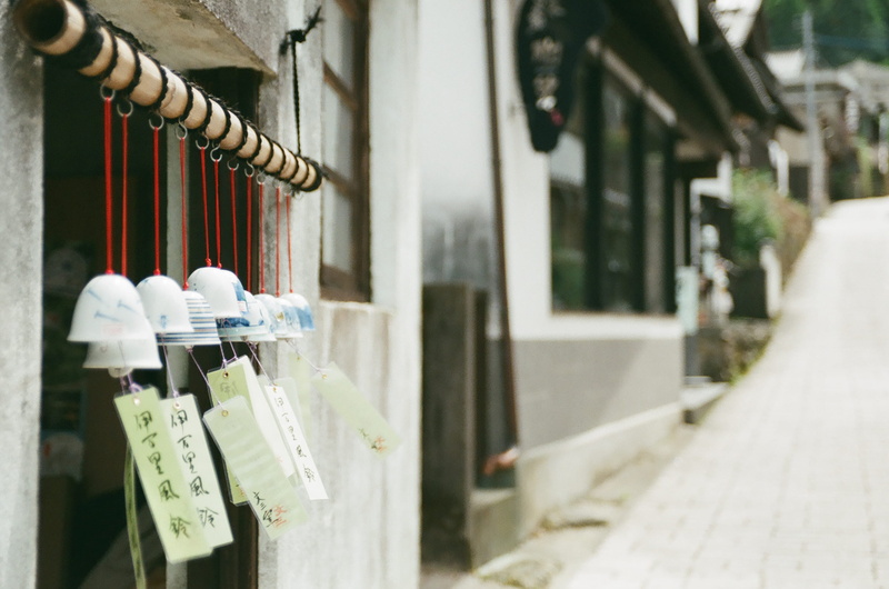 selective focus, along, wind, close-up, building, flagstone, sleeve, security, in a row, protection, helmet, railing, home decor, shelf, outdoors, focus on foreground