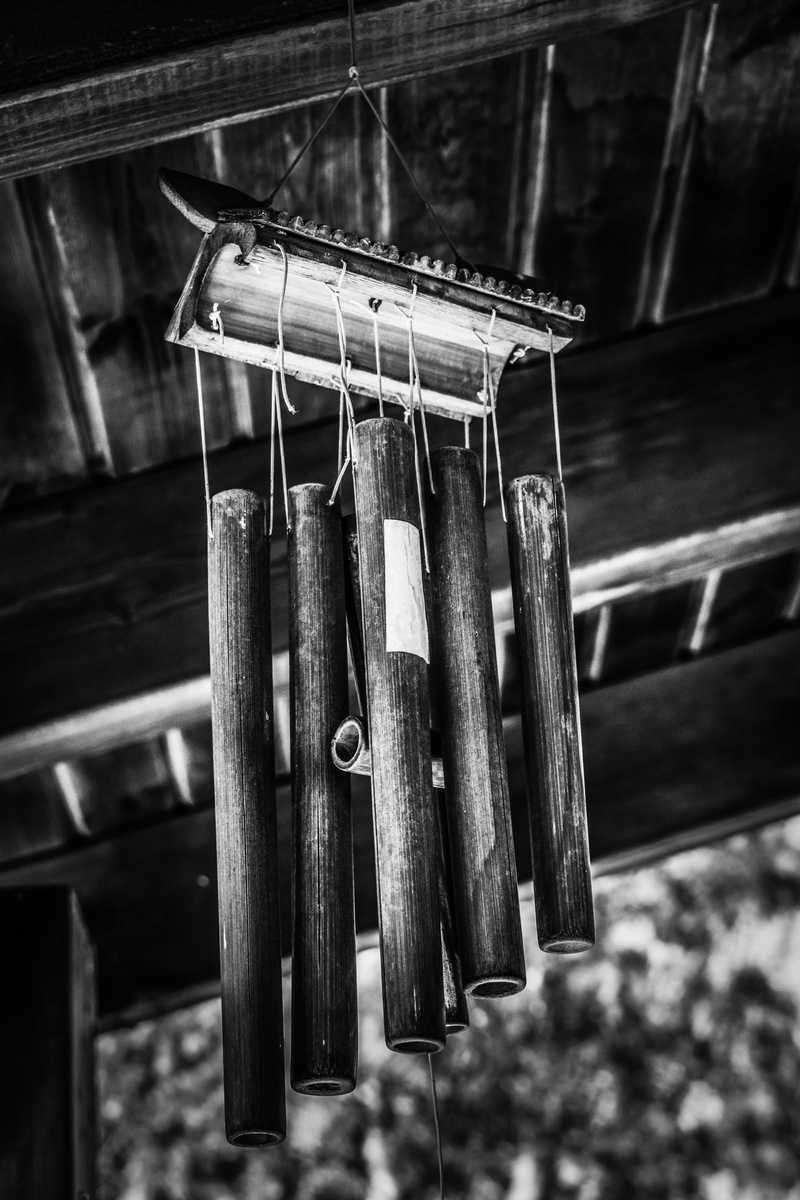 feng shui, spirituality, 5K, focus on foreground, built structure, religion, protection, hanging, place of worship, selective focus, bamboo, windspiel