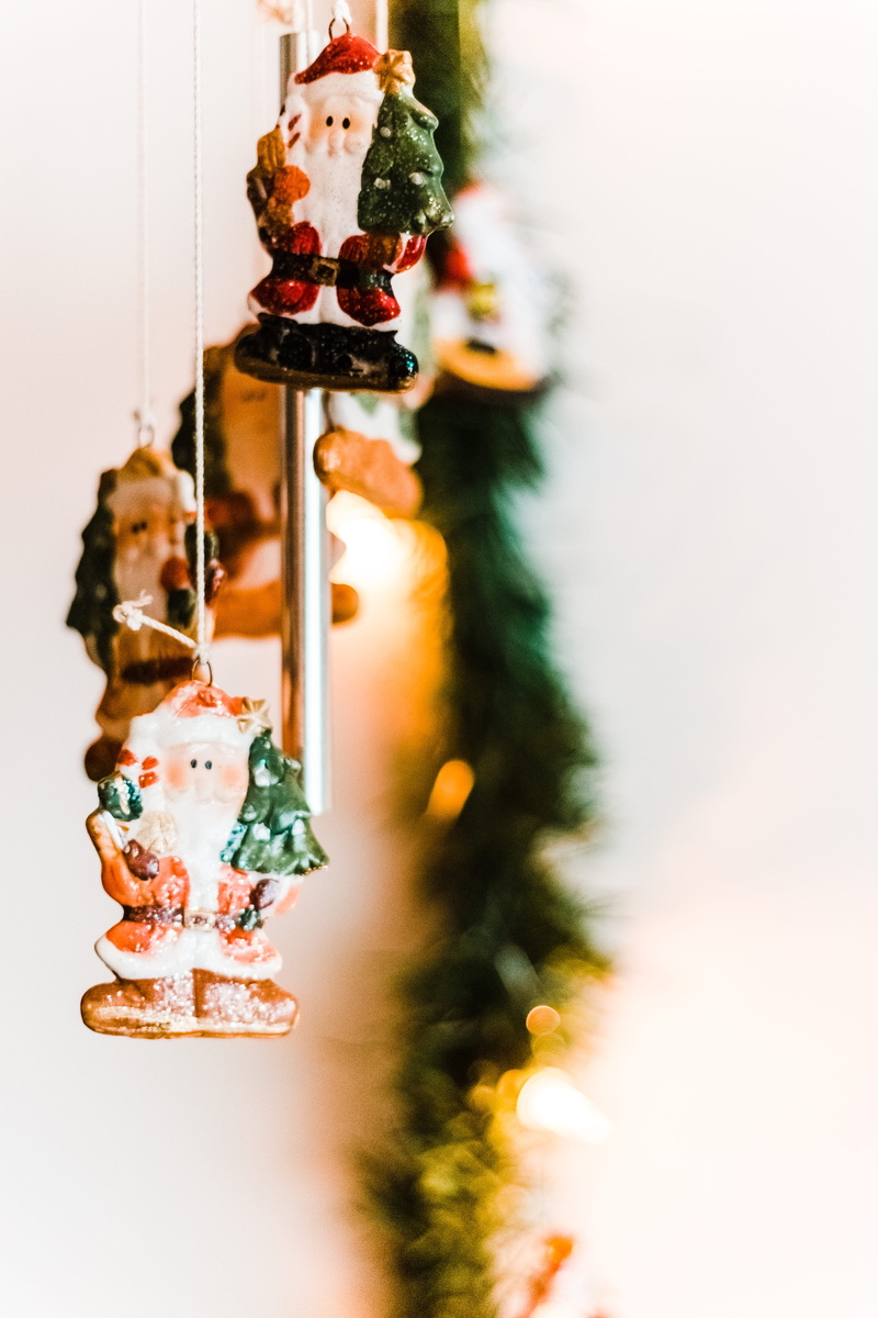 christmas decoration, christmas decorations, claus, selective focus, tree, human representation, decoration, christmas background, close-up, blurred background