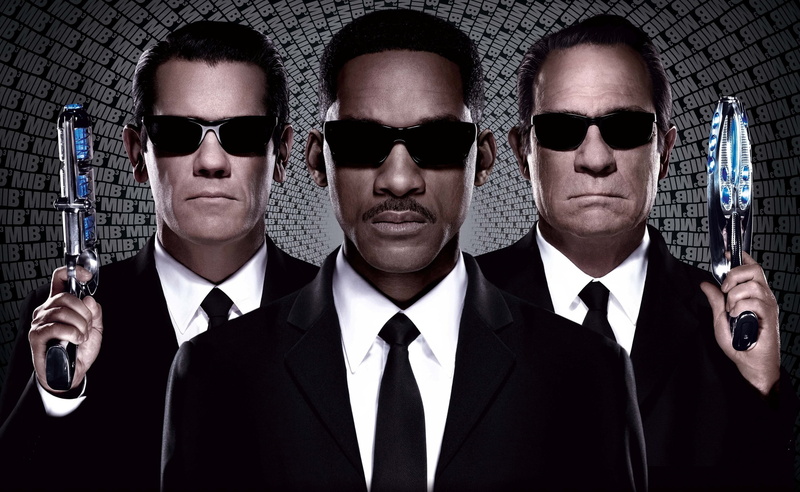 Film, black, businessman, 2K, adult, business person, Tommy Lee Jones, mib, standing, looking at camera, well-dressed, aggression, Josh Brolin, people