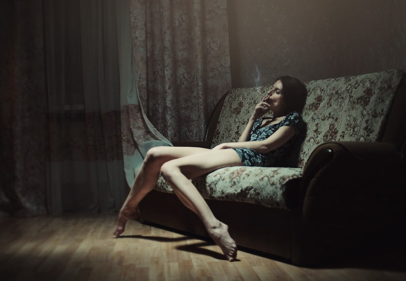 young women, wood, adult, full length, side view, young adult, couch, real people, indoors, white, lifestyles, curtain, beautiful woman, shirt, one person