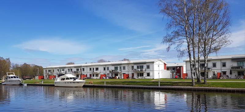 cloud - sky, reflection, river, waterfront, mode of transportation, building exterior, boats, harbor, built structure, vattenförekomst, residential district