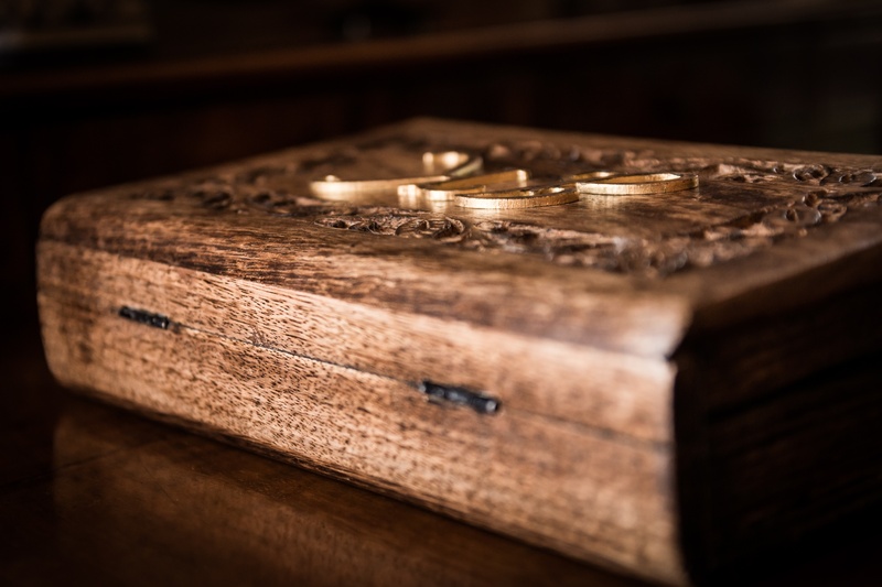selective focus, wood - Material, box, closeup, close-up, wealth, business, furniture, zeromski, ciekoty, education, kielce, old-fashioned, paper, jewelry