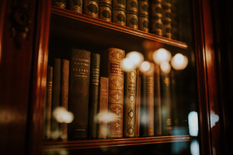 shelf, indoors, large group of objects, no people, alcohol, education, lot, 5K, school, choice, collection, order, glass, close-up, assorted, selective focus