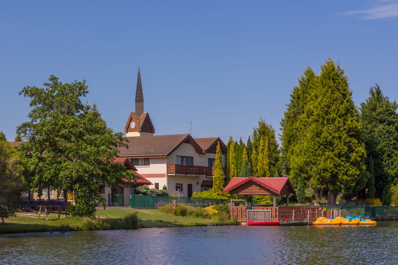 Tasmania, grindelwald, nature, waterfront, sky, growth, Australia, day, tree, landscape, 5K, blue, lake, outdoors, water, house, plant, clear sky, residential district