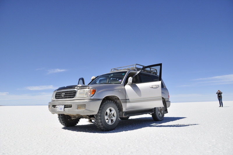 clear sky, jeep, environment, salt flat, mode of transportation, 4 wheel drive, silver, car, full length, day, travel, copy space, 4K, sunny, land vehicle