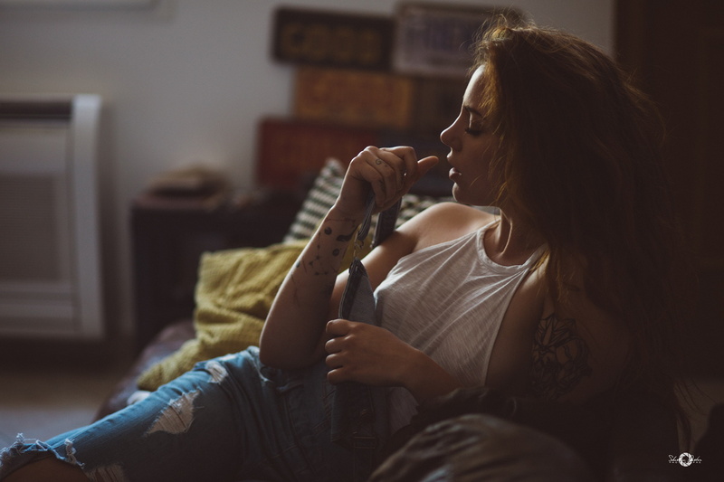 Sébastien Pastor, white tops, sitting, flap trousers, 1080P, brunette, tattoo, women
