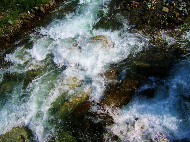 waterfall, blurred motion, non-urban scene, motion, nature, land, 2K, outdoors, high angle view, stream, no people, flowing, river, flowing water, rock