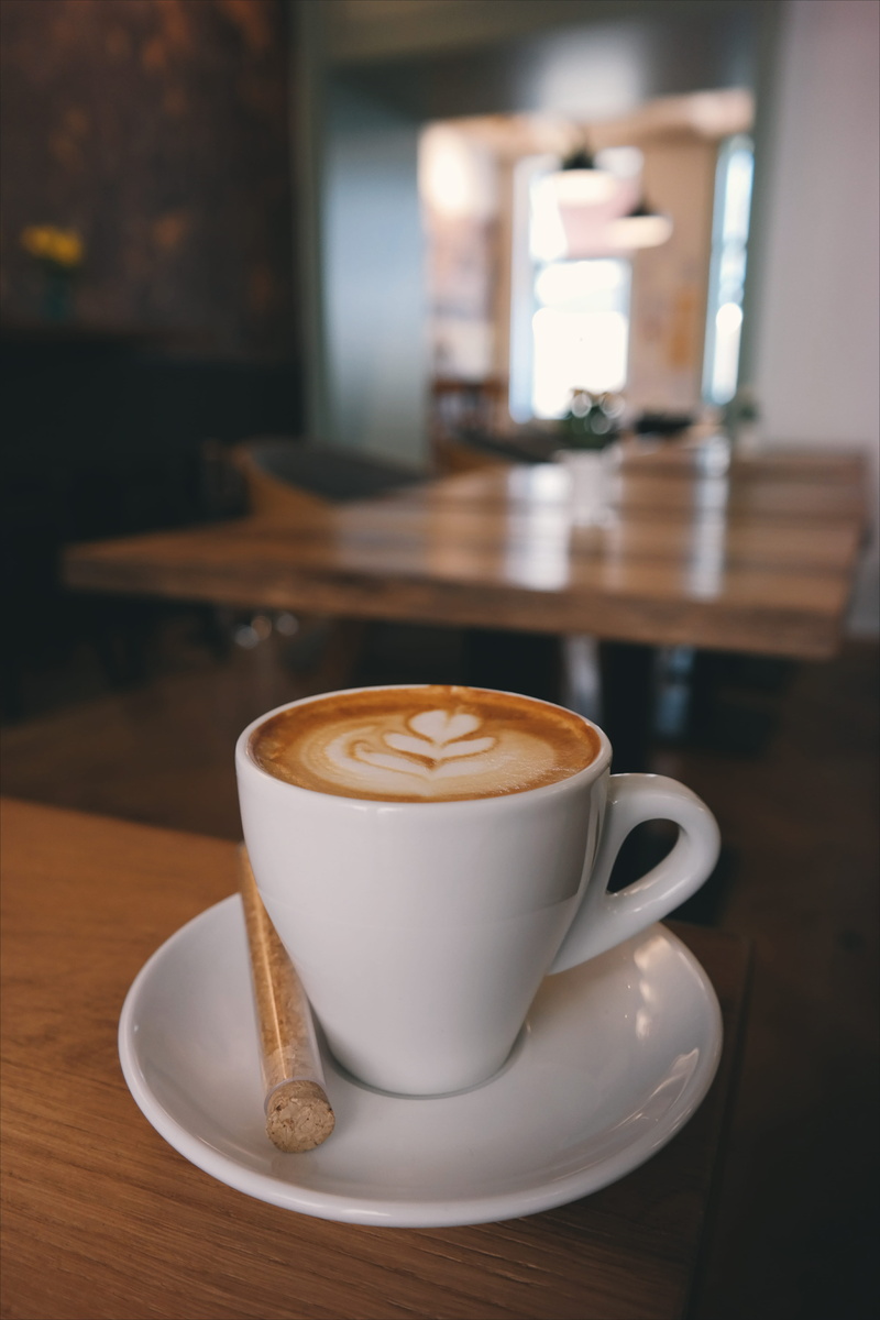 cup, drink, frothy drink, froth art, flat, coffee shop, crockery, refreshment, cup of coffee, inside, freshness, coffeeshop, caffeine, no people, mug, still life