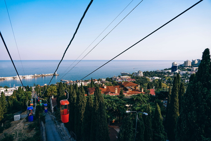 travelli, clear sky, horizon, landscape, green, houses, water, nature, seaside, cityscape, architecture, horizon over water, cable, cable cars, plant, built structure