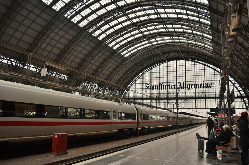 motion, passenger train, train station, germany, frankfurt bahnhof, real people, bahnhof, outdoors, train, transportation, frankfurt, city life, arch, railroad track