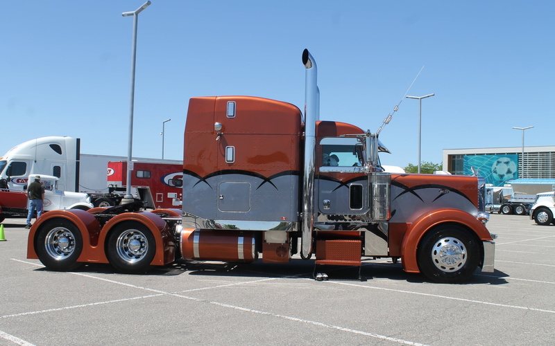 street, clear sky, red, Truck, motor vehicle, land vehicle, no people, blue, semi-truck, business, city, vehicle, wheel, outdoors, nature, road, freight transportation