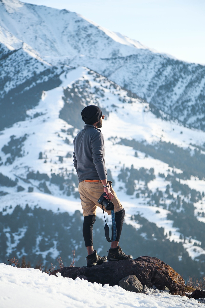 beauty in nature, 5K, nature, high, one person, leisure activity, brown, scenics - nature, looking at view, clouds, mountain climbing, men, weather, snow capped mountains
