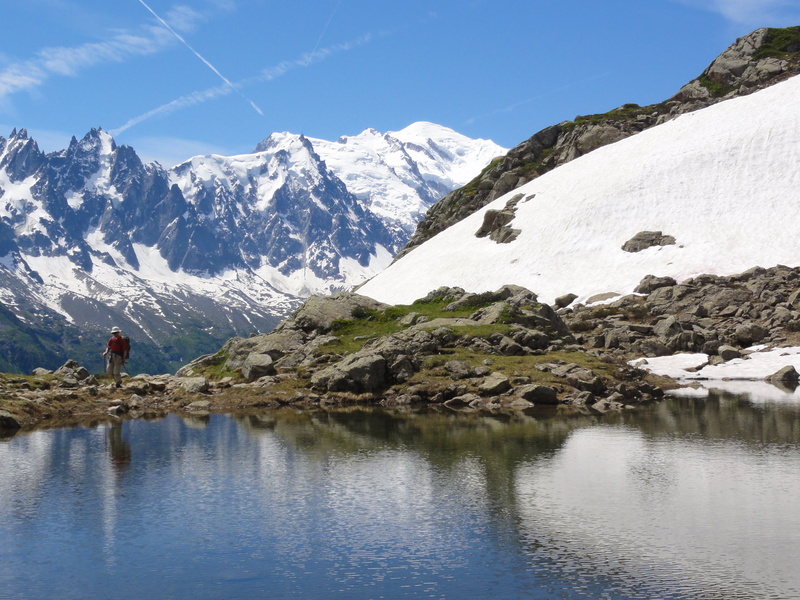 snow, winter, real people, water, near, scenics, mountain range, reflection, tranquility, blanc, beauty in nature, cold temperature, snowcapped mountain