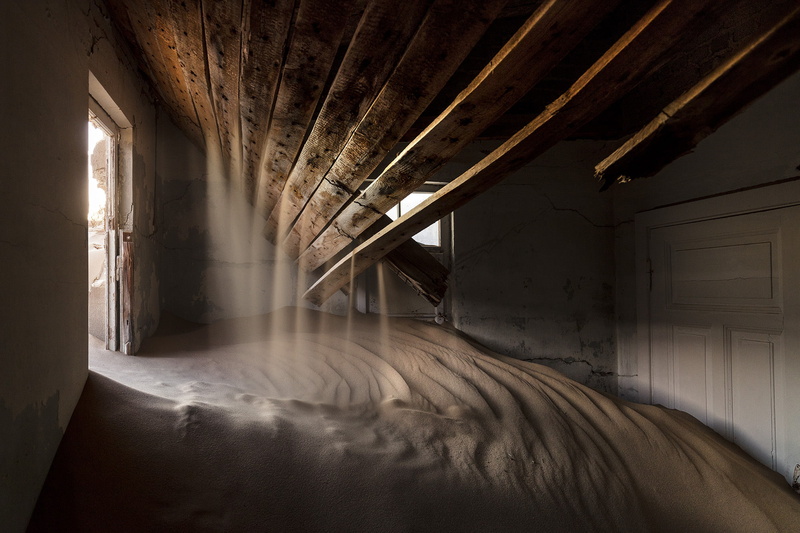 desert, long exposure, indoors, built structure, old, door, corridor, Cristiano Xavier, architectural column, abandoned, arcade, Namibia, sand, absence