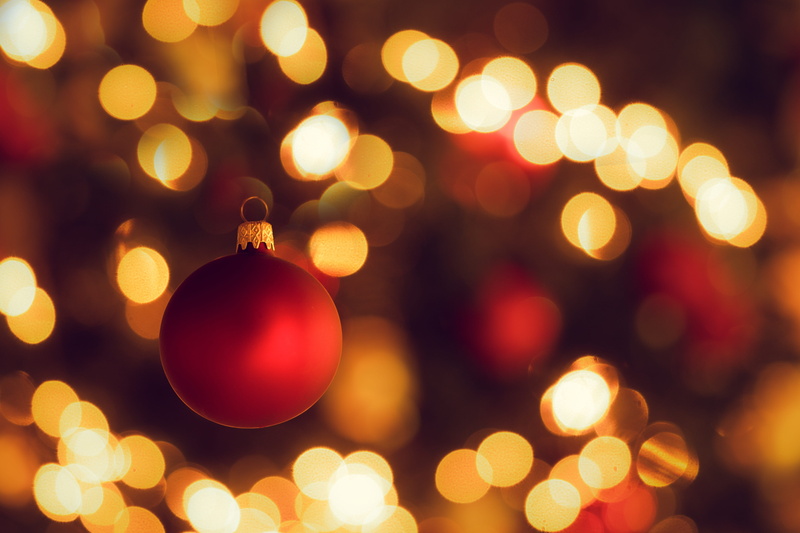christmas bauble, bokeh, sphere, holiday, christmas card, merry, lens flare, fir tree, event, christmas ornament, christmas decoration, shiny, no people