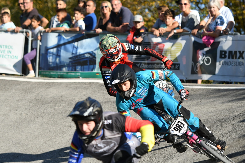 transportation, spectacular, competition, race, lifestyles, rad-bundesliga, large group of people, sport, outdoors, adult, helmet, sports helmet, real people