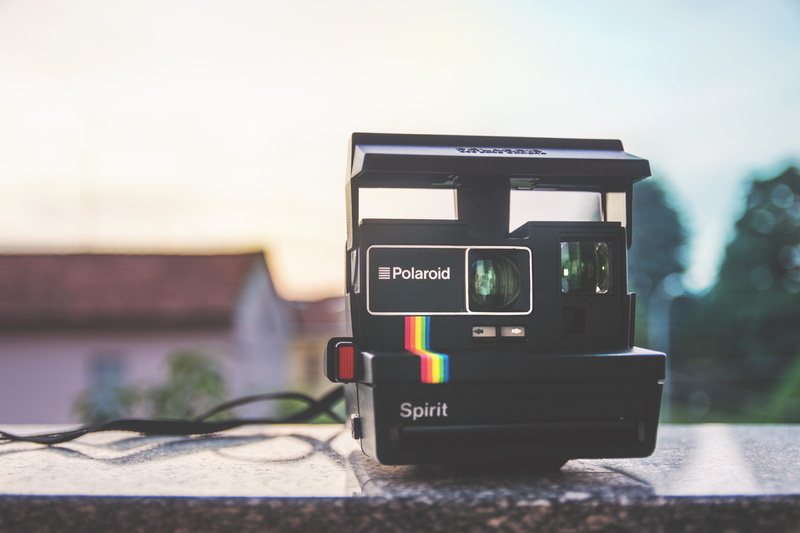 camera, photography themes, e, sunlight, closeup, outdoors, bokeh, surfac, communication, 600, photo, instant, black, nature, polaroid, western script
