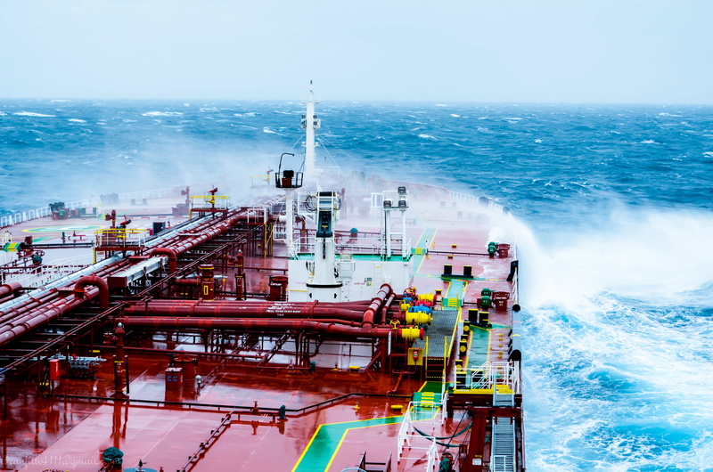 vessel, outdoors, sea, shipping, large, oil industry, platform, sky, industry, motion, ocean, freight transportation, nature, wave, fossil fuel, high angle view