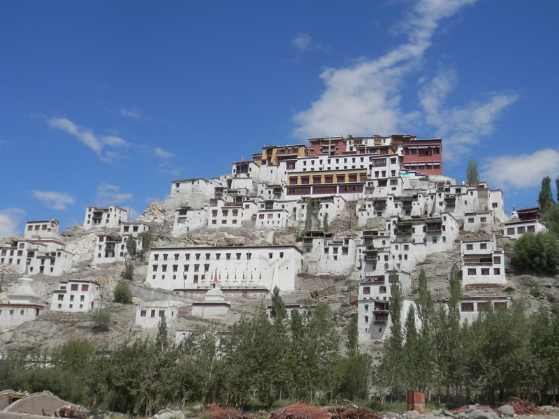 architecture, cloud - sky, day, residential district, forest, india, plant, travel destinations, mountain range, palace, 2K, tourism, mountain, the past