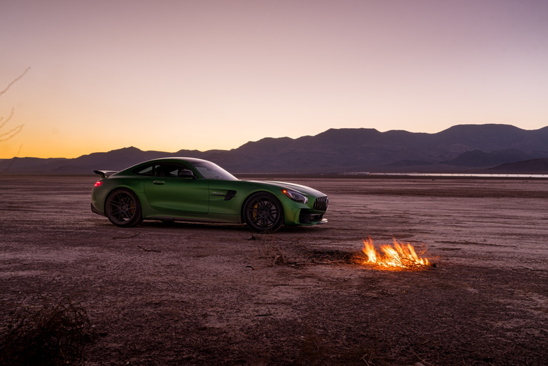 sports car, land vehicle, sports utility vehicle, transportation, no people, copy space, fire, green cars, burning, motor vehicle, fire - natural phenomenon