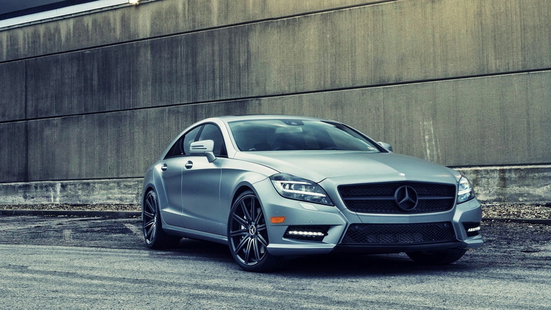 road, sports car, day, motion, street, wall - building feature, modern, mercedes, motor vehicle, land vehicle, silver, building exterior, sedan, Mercedes-Benz