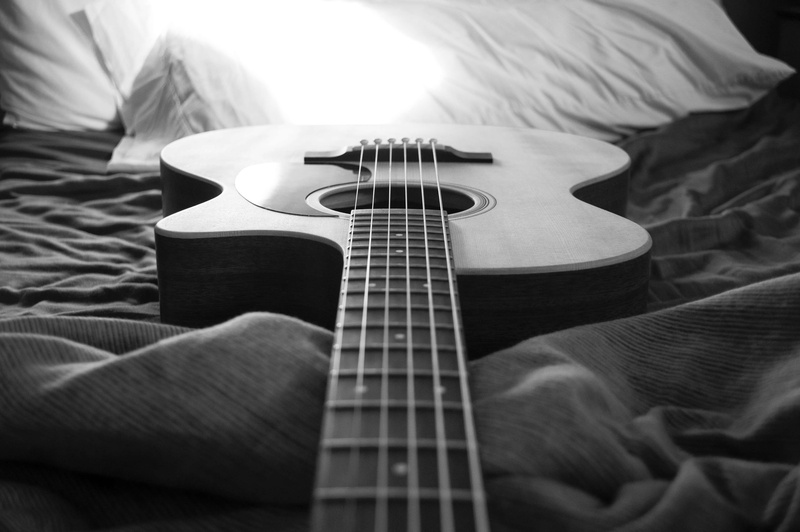 acoustic guitar, acoustic, indoors, musical instrument string, strings, music, play, plucking an instrument, knobs, 4K, guitar, arts culture and entertainment