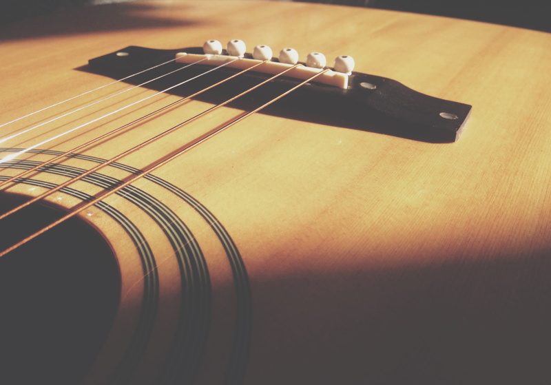 bass guitar, table, macro, wood - Material, 2K, sound, musical Instrument, blur, acoustic, string instrument, focus, strings, musical equipment, bowed stringed instrument