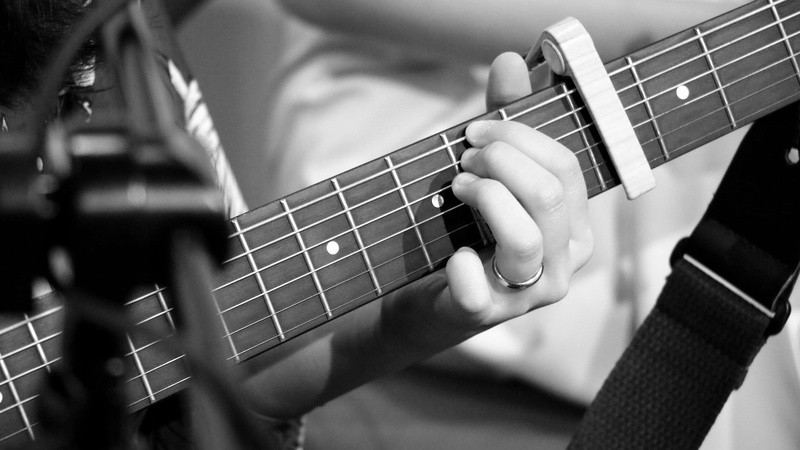 one person, fret, rock music, instrument, acoustic guitar, human hand, acoustic, performing, musical equipment, electric guitar, 4K, musician, string