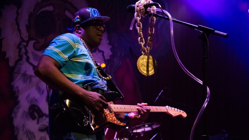 mature men, man, guitar player, guitarist, musician, skill, musical, gold, nightlife, gold chain, sound, player, people, 5K, fret, guitar, three quarter length