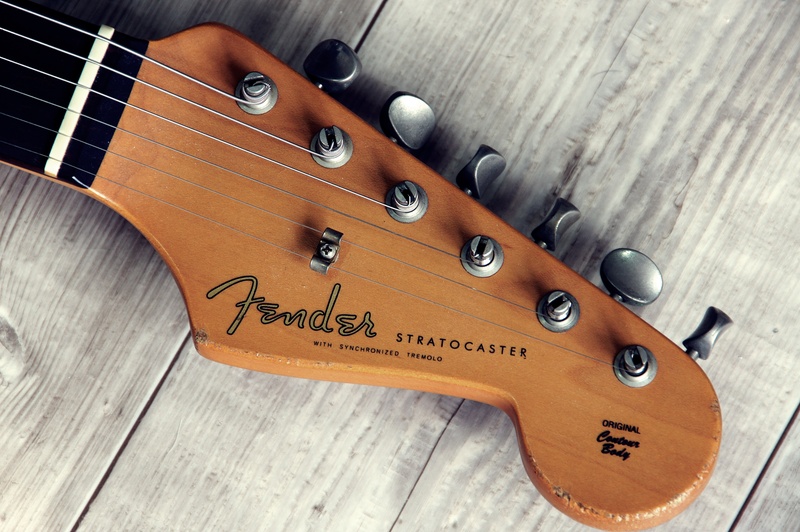 headstack, guitar, string, musical instrument, to load, high angle view, single object, indoors, string instrument, musical equipment, table, stratocaster