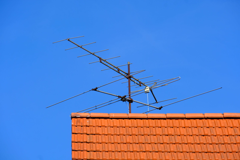 day, tv antenna, architecture, roof tile, roof antenna, clear sky, antenna, meteorology, house, building exterior, outdoors, home antenna, house roof, no people