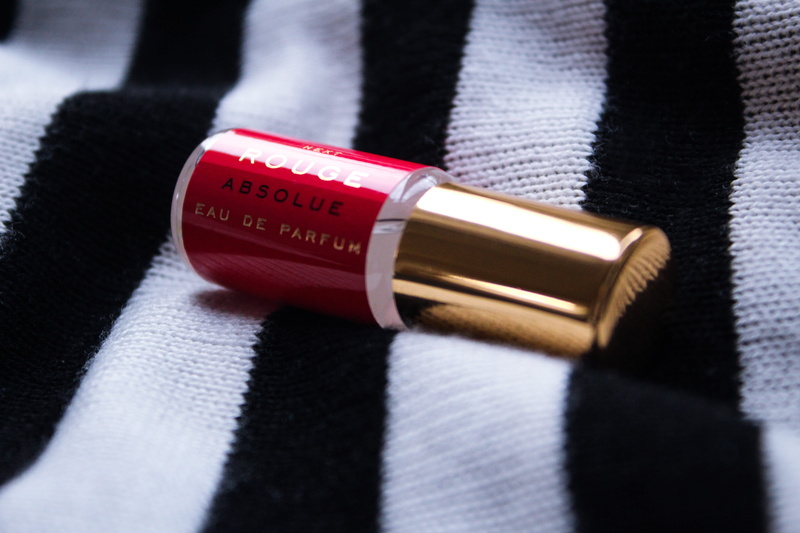 deodorant, 5K, close-up, shadow, aftershave, pill, choice, make-up, lipstick, gold, single object, stain, connection, cosmetics, leather, flower, publication