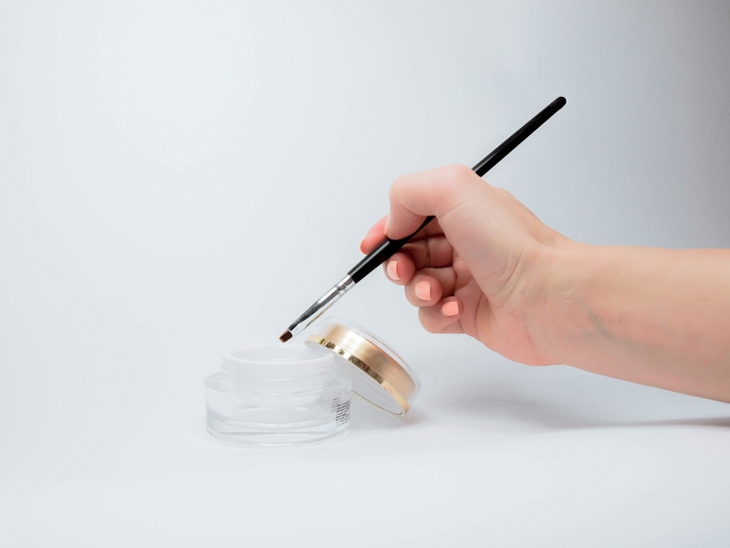 close-up, body part, people, hands, hand, 4K, product, hybrid, writing, studio shot, adult, spa, black, person, make-up brush, brush, cosmetics, painting