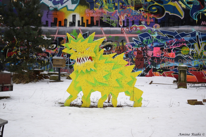 outdoors, built structure, city, building exterior, creativity, Berlin, yellow, art and craft, architecture, street, animal representation, day, cold temperature