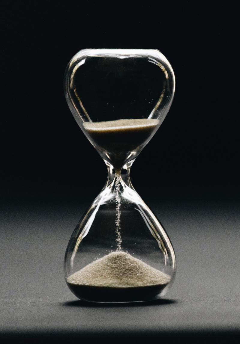 close-up, hourglass, still life, nature, transparent, single object, accuracy, no people, falling, 4K, sand, black background, deadline, desktop