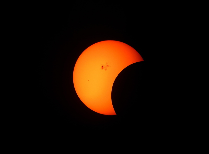 half, 2K, black background, solar, sky, astronomy, PartialSolarEclipse, red, digitla, geometric shape, glowing, Eclipse, dark, nature, illuminated