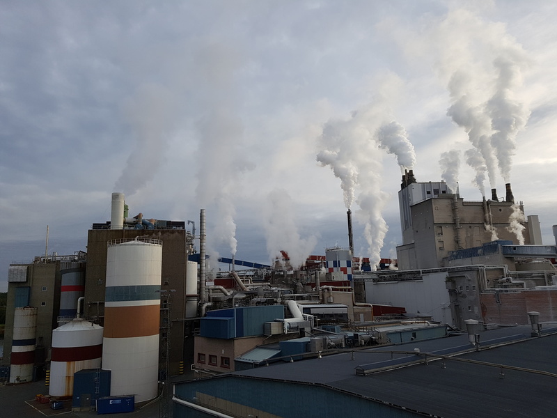 environmental issues, factory chimney, day, sky, work, building, building exterior, coming, industrial plant, chimney, Landscape, fumes, outdoors, pipes